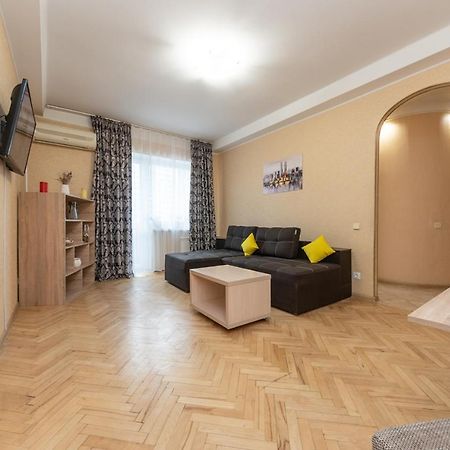 1 Bedroom Apart Near Metro Pecherska Kiew Exterior foto