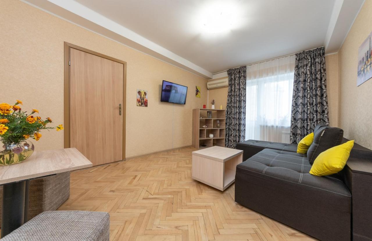 1 Bedroom Apart Near Metro Pecherska Kiew Exterior foto