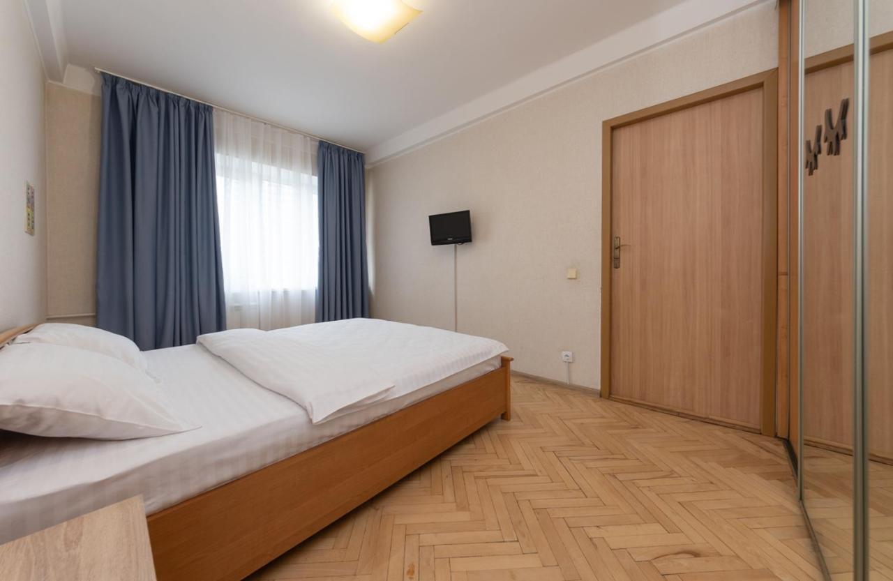 1 Bedroom Apart Near Metro Pecherska Kiew Exterior foto