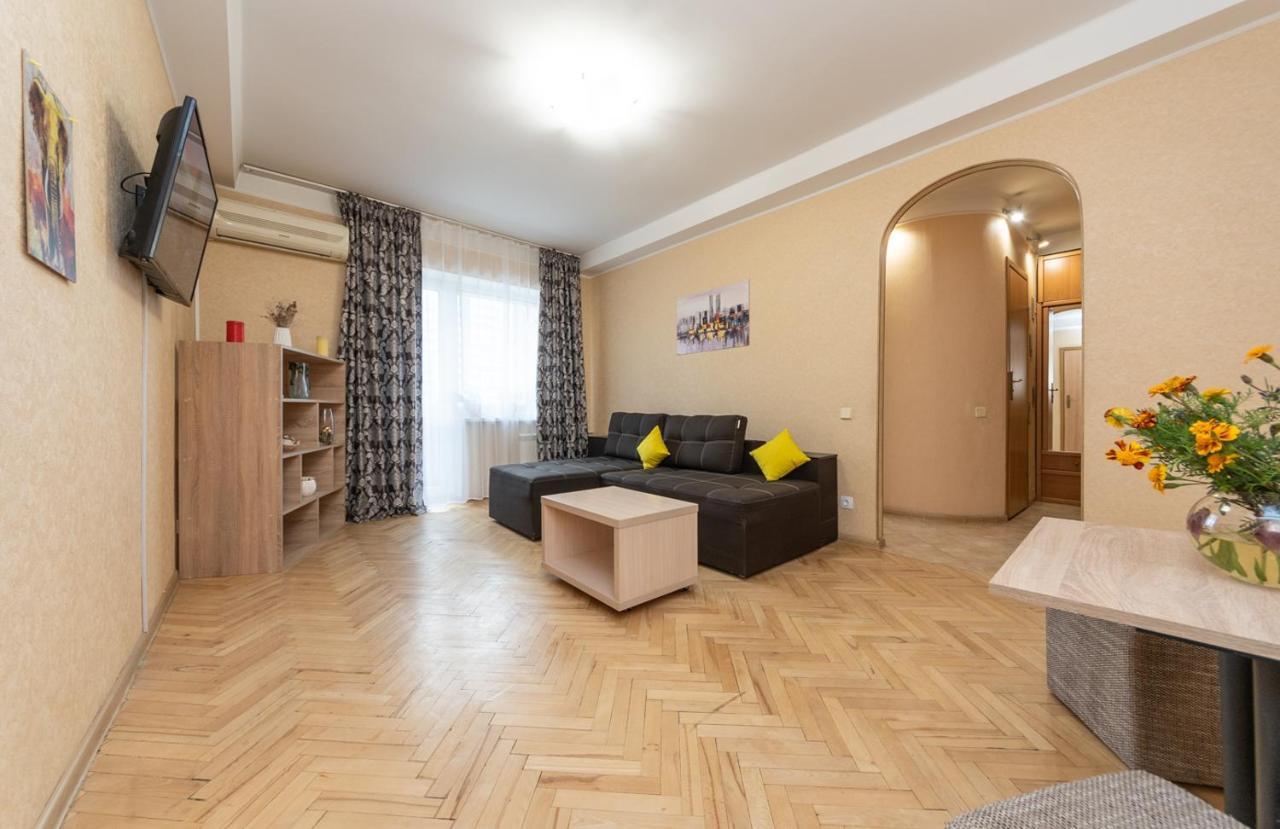1 Bedroom Apart Near Metro Pecherska Kiew Exterior foto