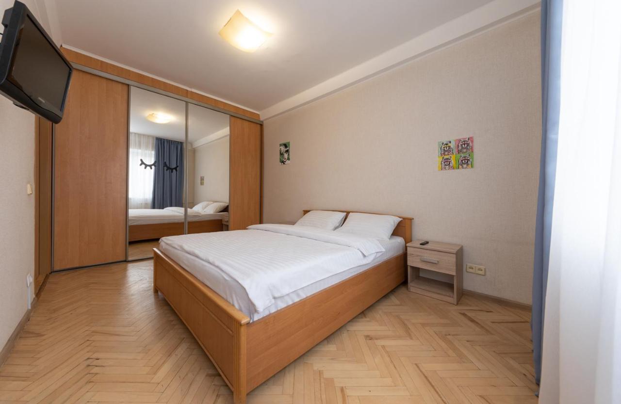 1 Bedroom Apart Near Metro Pecherska Kiew Exterior foto